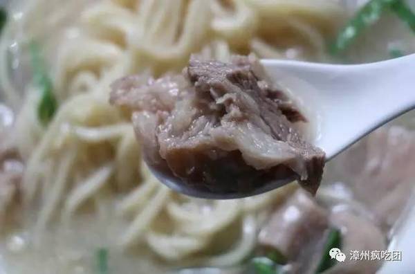 漳州九龙公园南门的这碗黑猪肉大骨汤简直太暖了！浓浓的古早味！肉食控必吃！