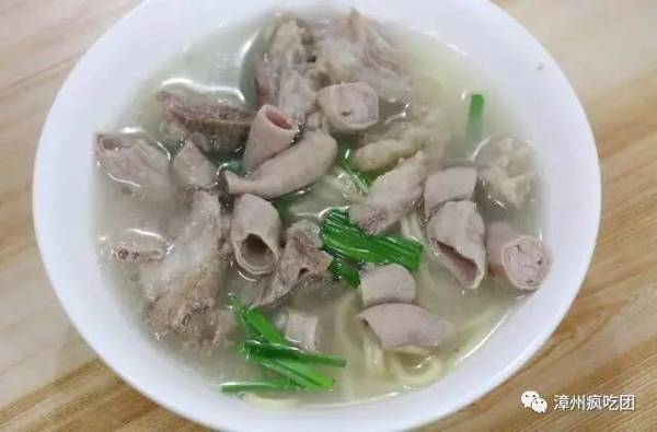 漳州九龙公园南门的这碗黑猪肉大骨汤简直太暖了！浓浓的古早味！肉食控必吃！