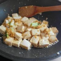 金沙脆皮豆腐，外脆里嫩，尝一口后大家抢着吃！